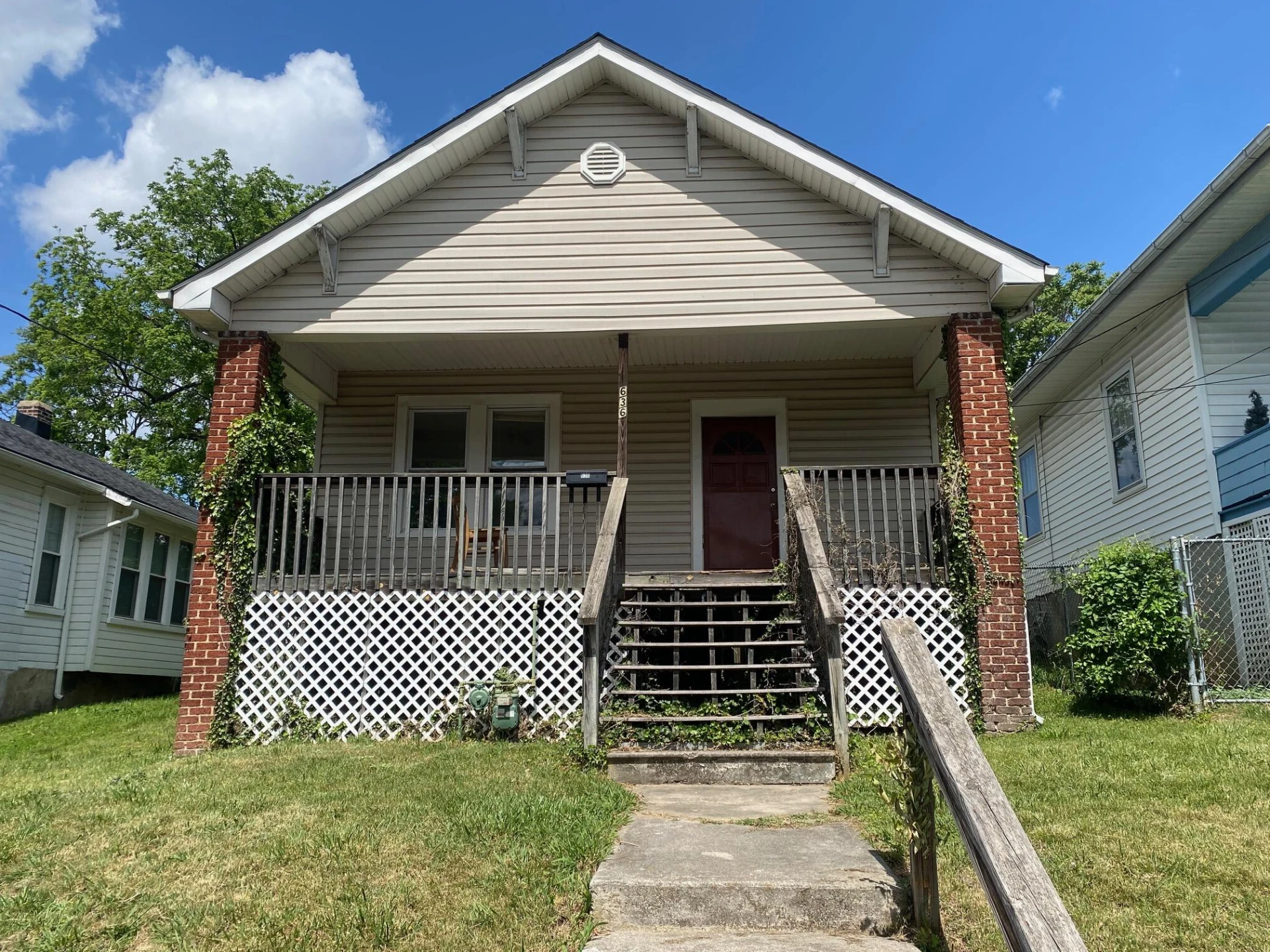 636 Montrose AVE