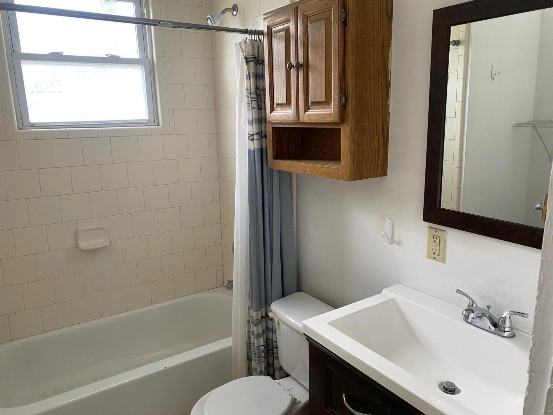 636 Montrose AVE - Photo 10
