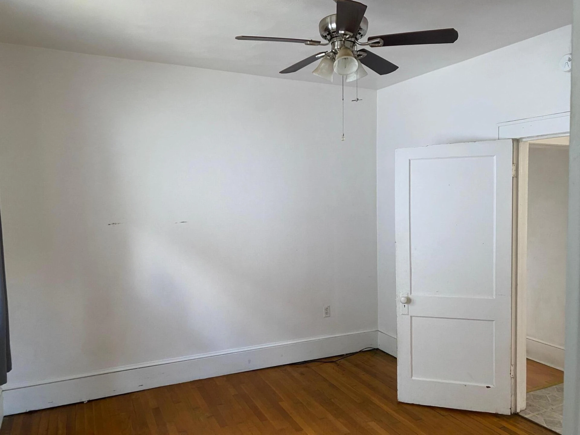 636 Montrose AVE - Photo 11