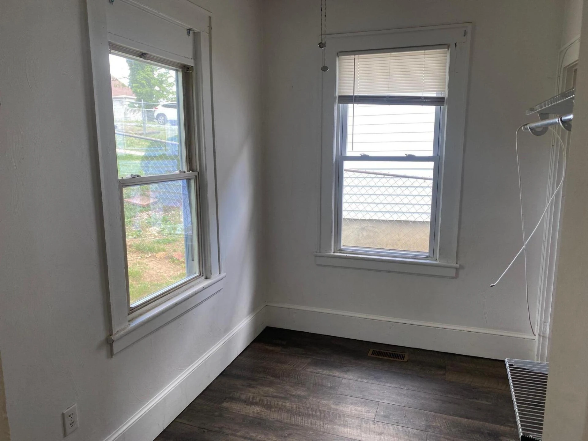 636 Montrose AVE - Photo 12