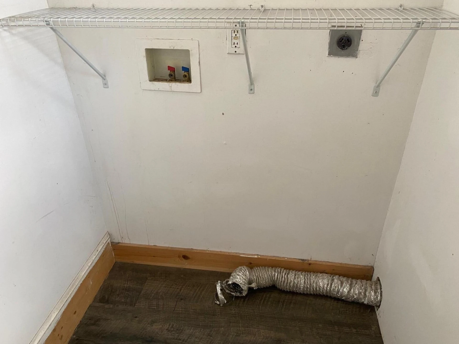 636 Montrose AVE - Photo 13