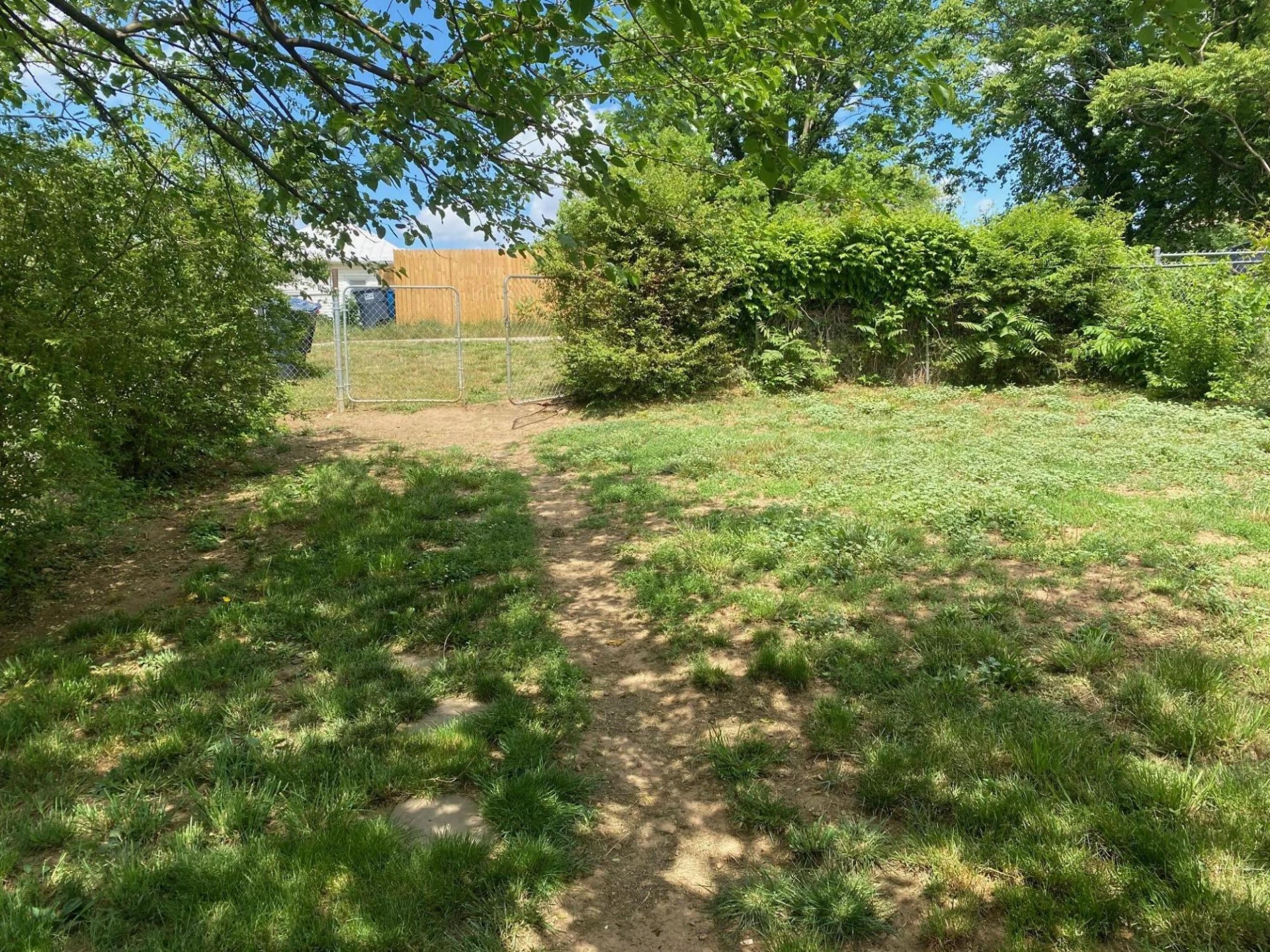 636 Montrose AVE - Photo 14