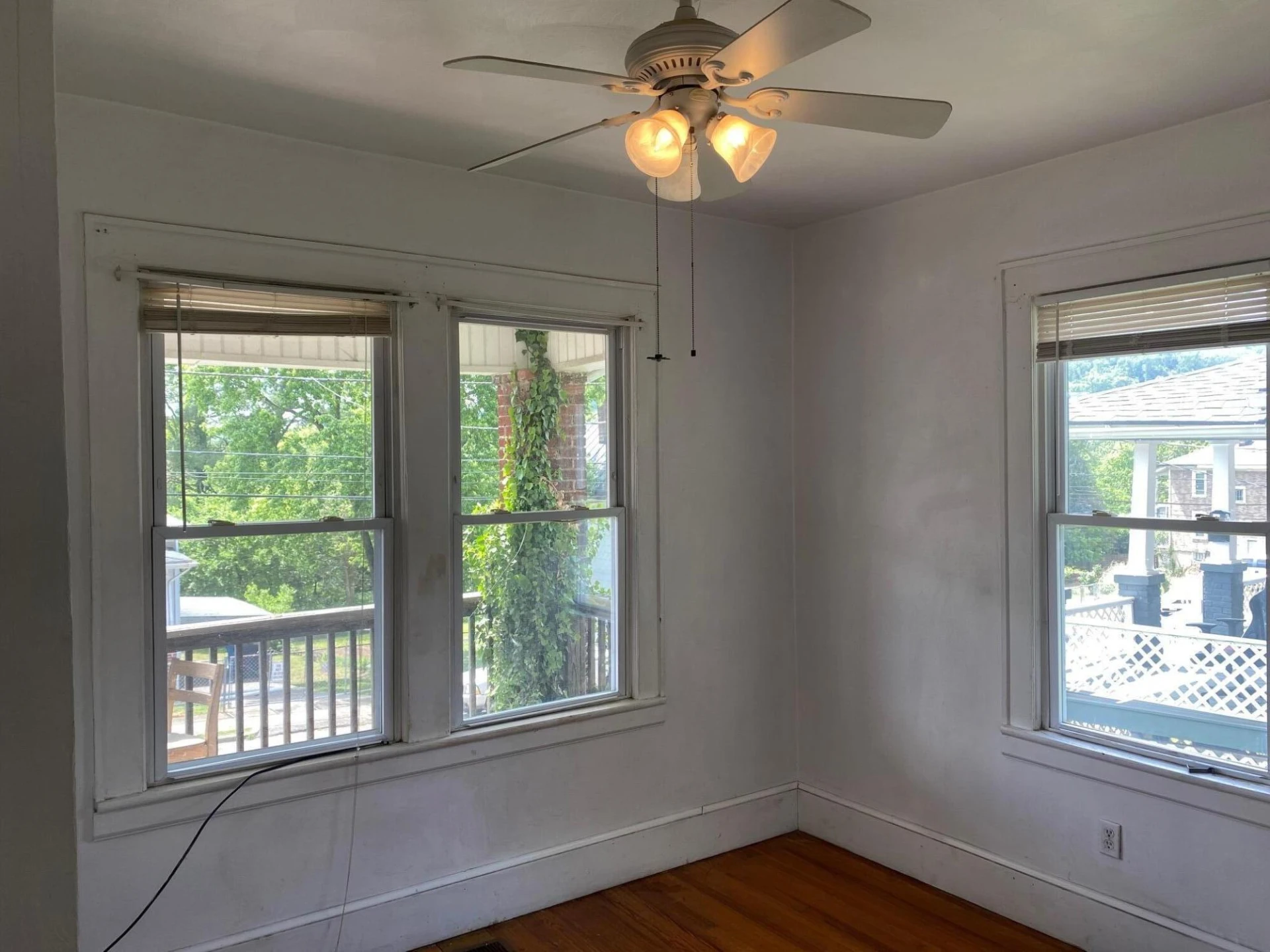 636 Montrose AVE - Photo 7