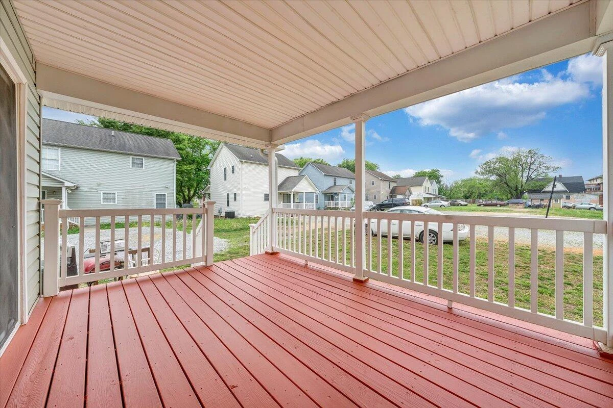 716 12th ST - Photo 6