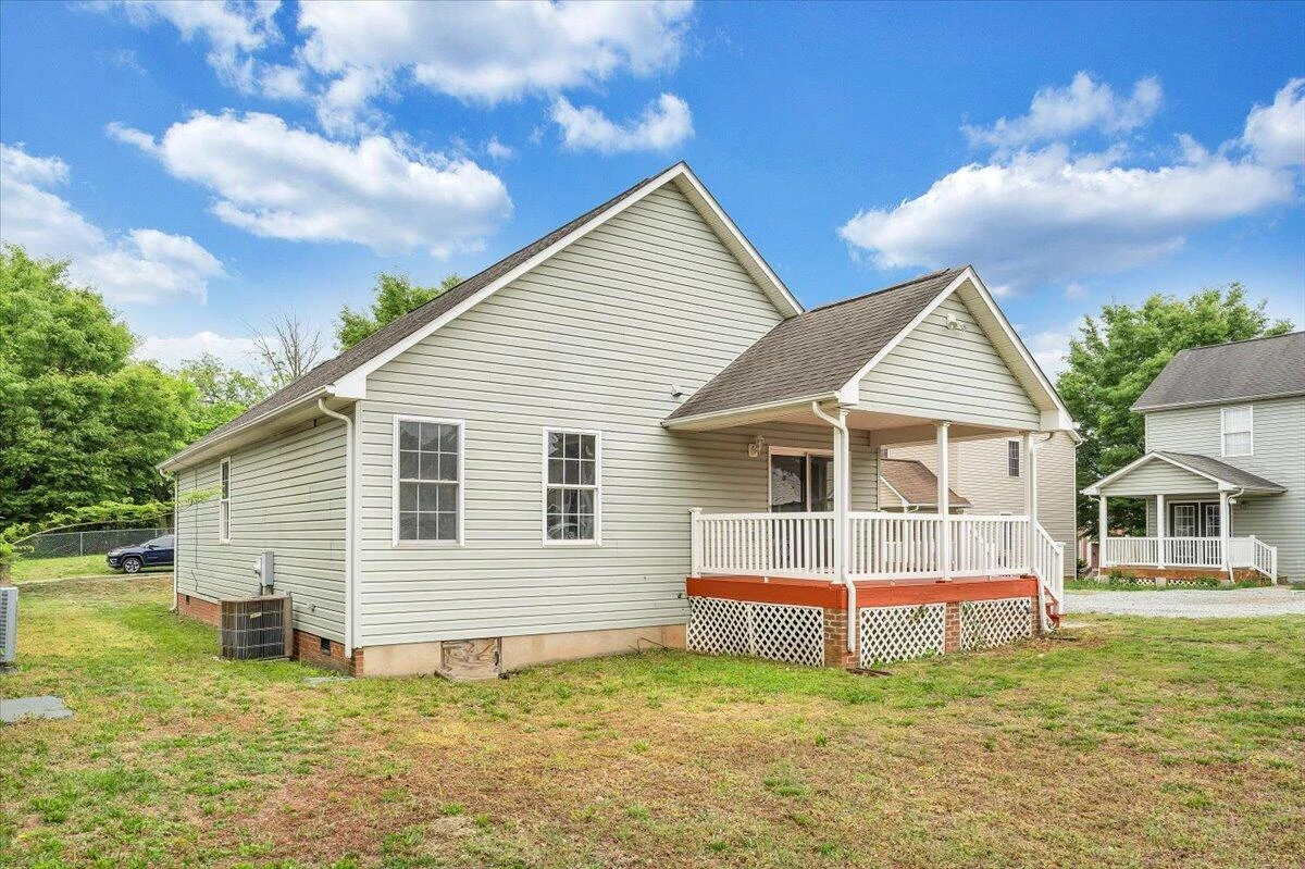 716 12th ST - Photo 9