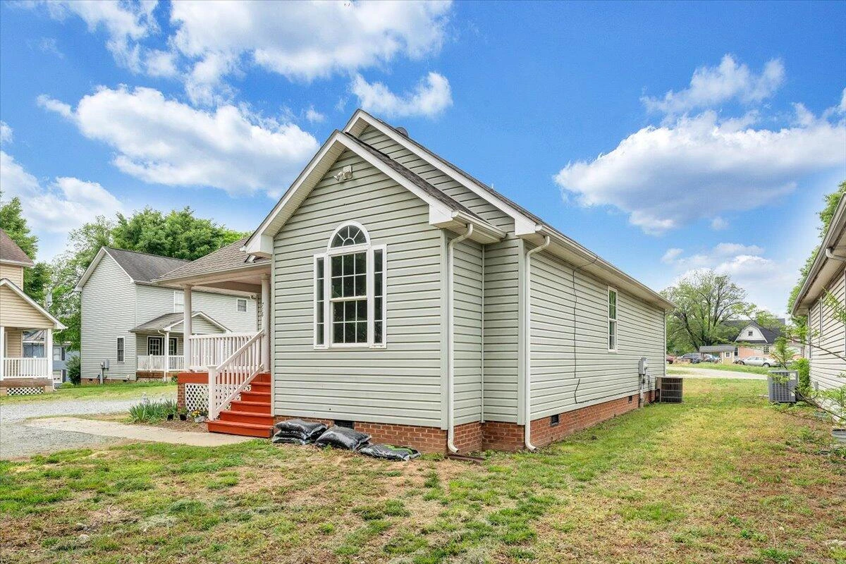 716 12th ST - Photo 10