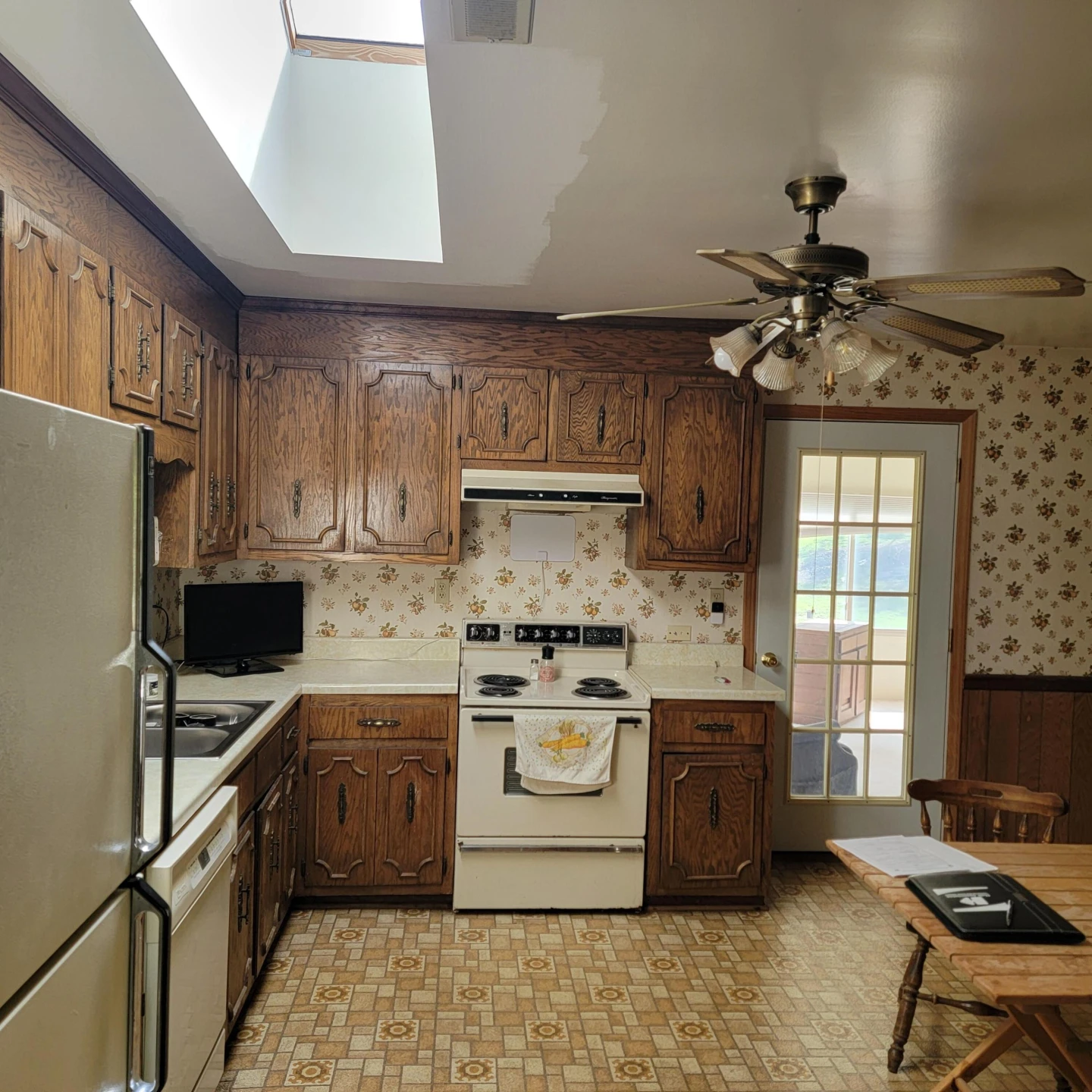 1106 Hogan RD - Photo 2