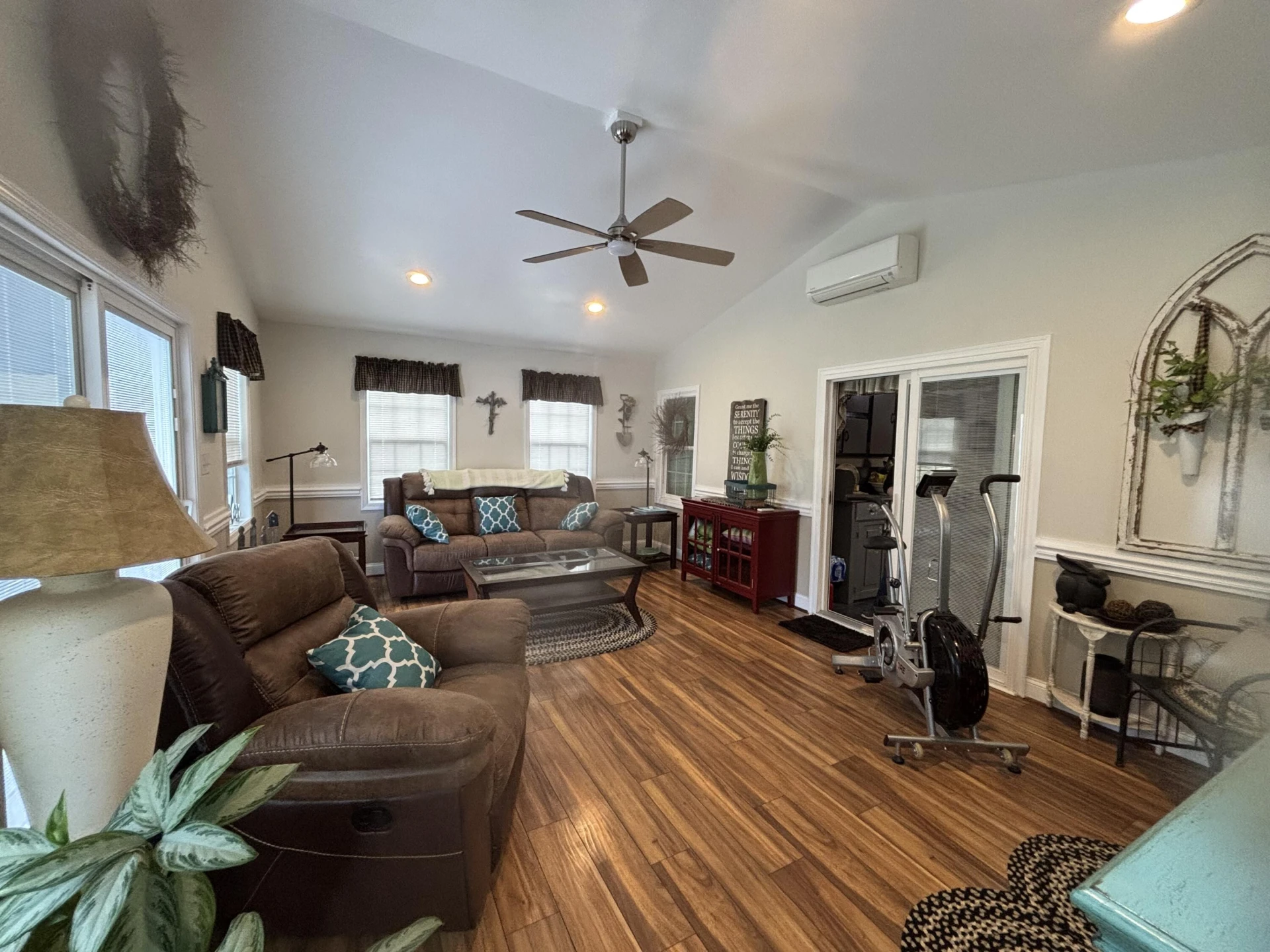 3924 St James CIR - Photo 4
