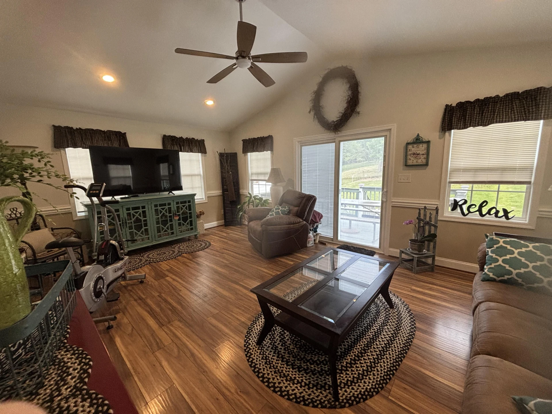 3924 St James CIR - Photo 5