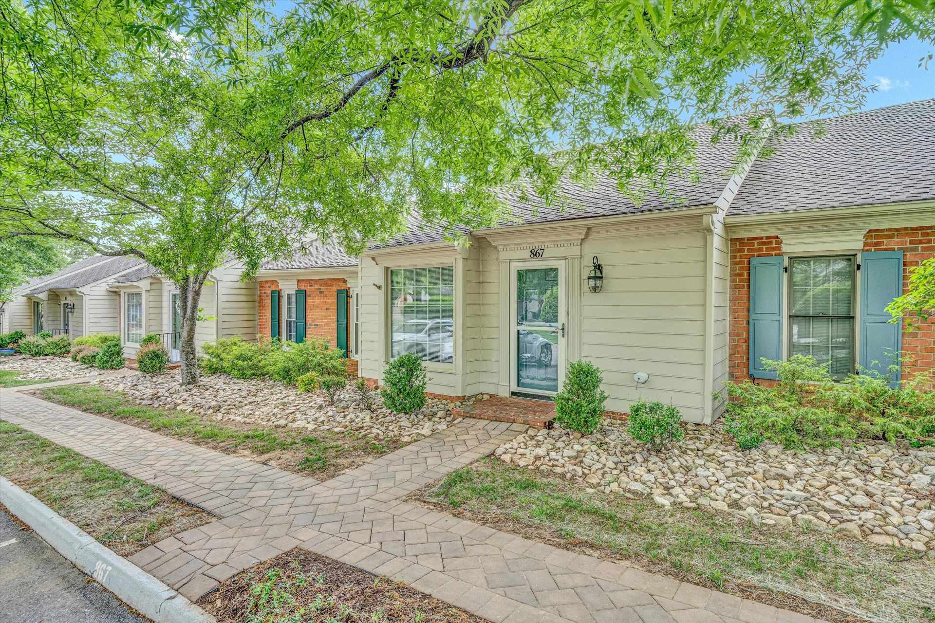 867 STONEGATE CT