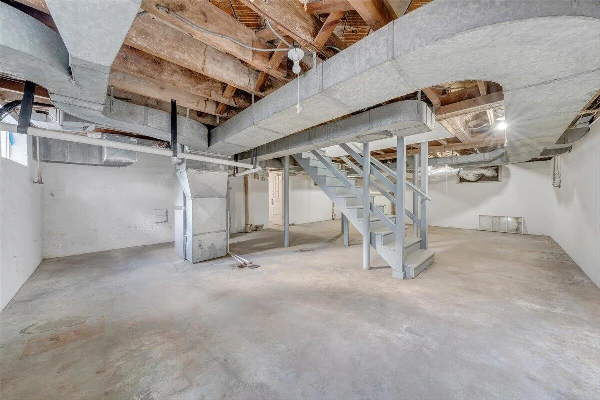 2633 Oregon AVE - Photo 33