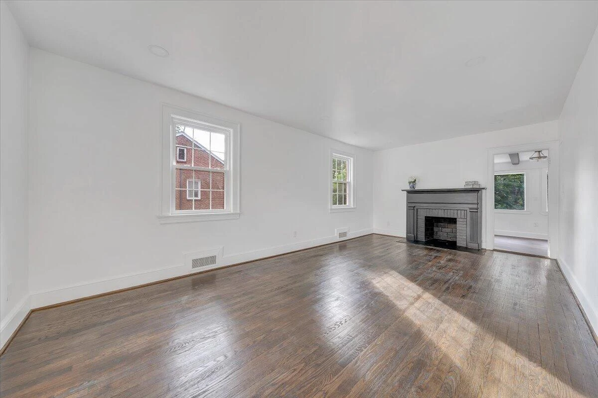 2633 Oregon AVE - Photo 4