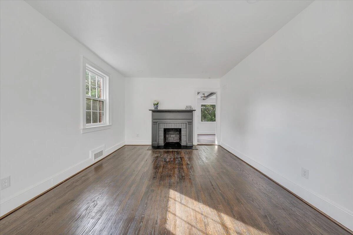 2633 Oregon AVE - Photo 6