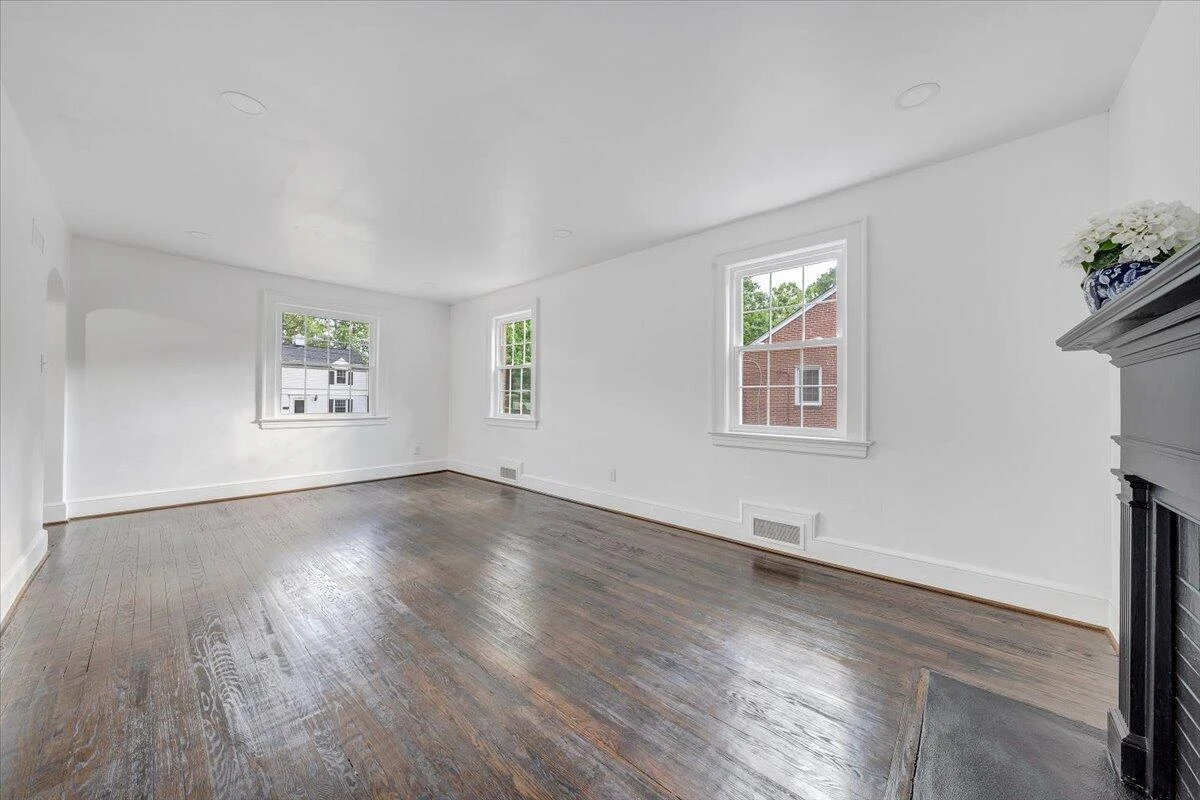 2633 Oregon AVE - Photo 8