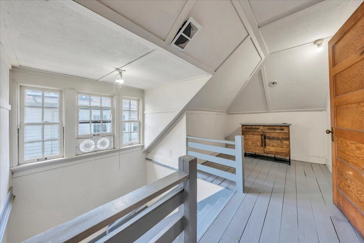 2219 Broadway AVE - Photo 55
