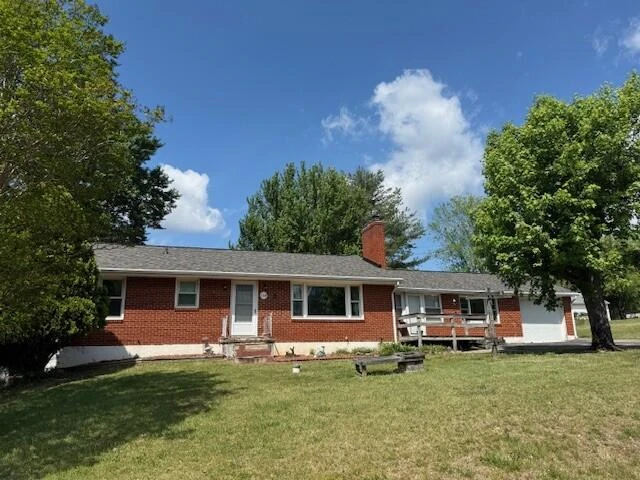 108 Parkway LN