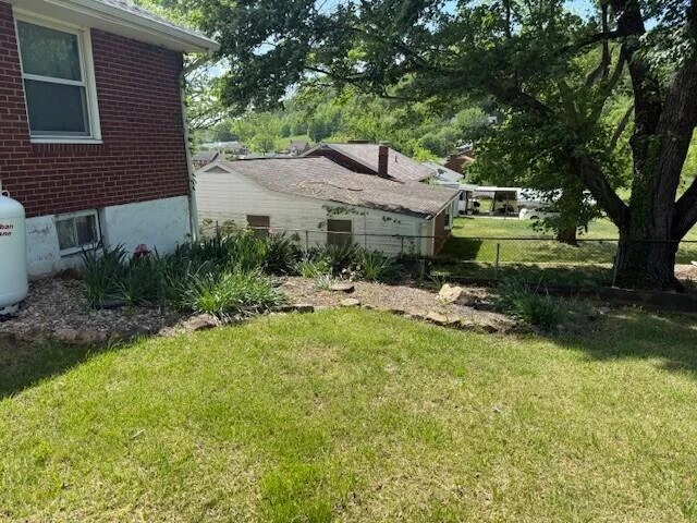 108 Parkway LN - Photo 23