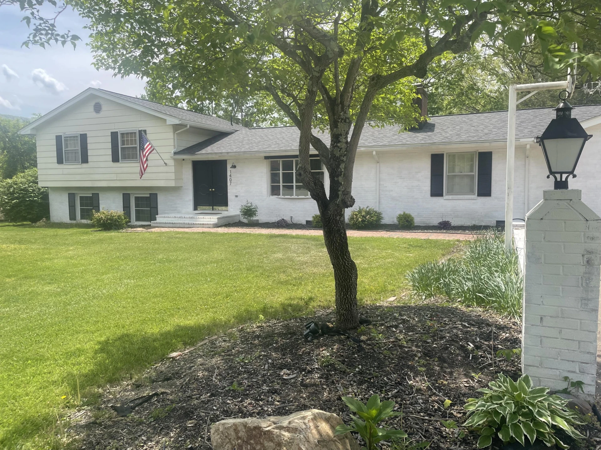 1407 Russell DR - Photo 2