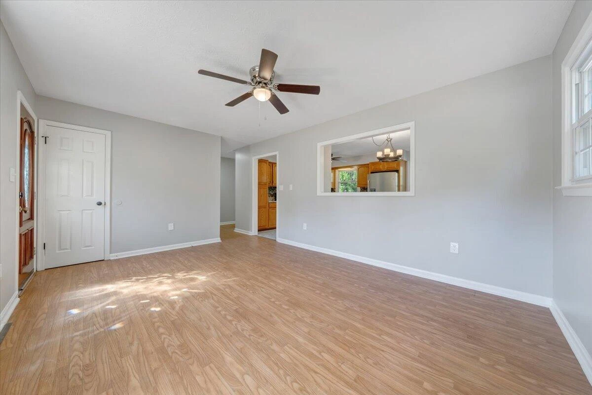 851 Short ST - Photo 5