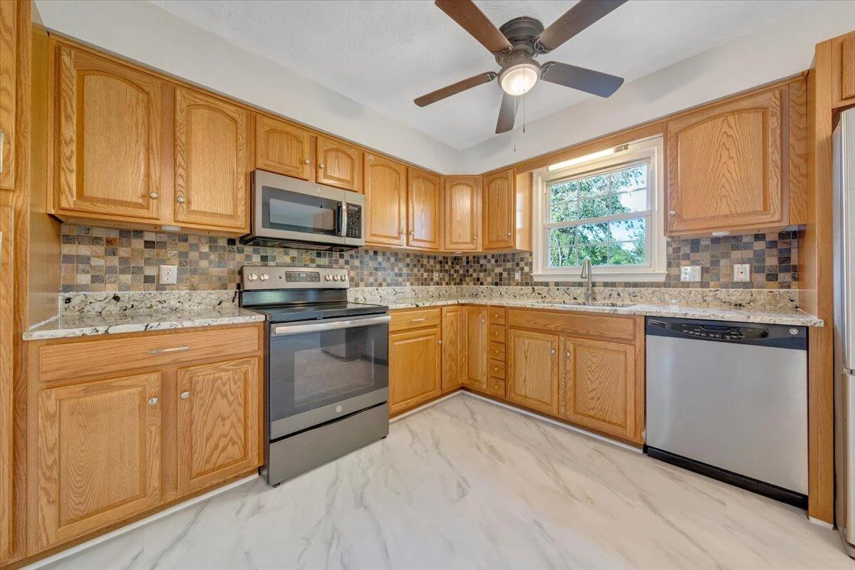 851 Short ST - Photo 8