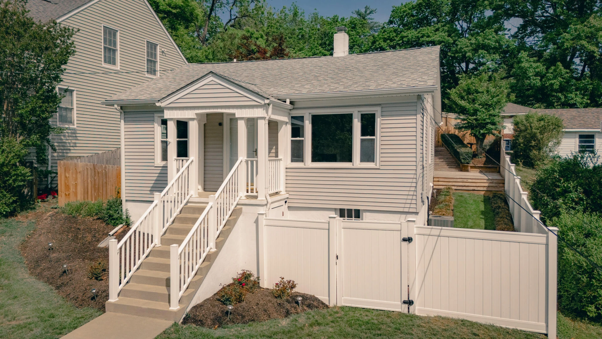 2509 Sweetbrier AVE - Photo 2