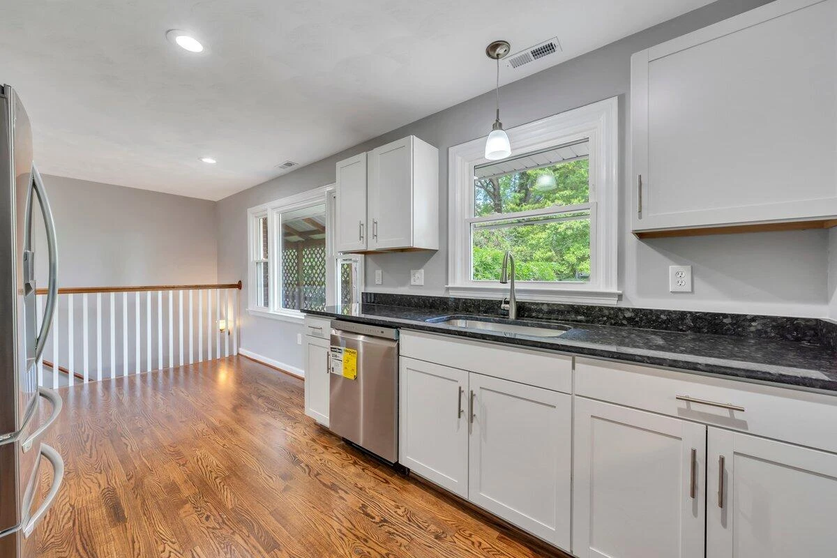 4107 Hazelridge RD - Photo 10
