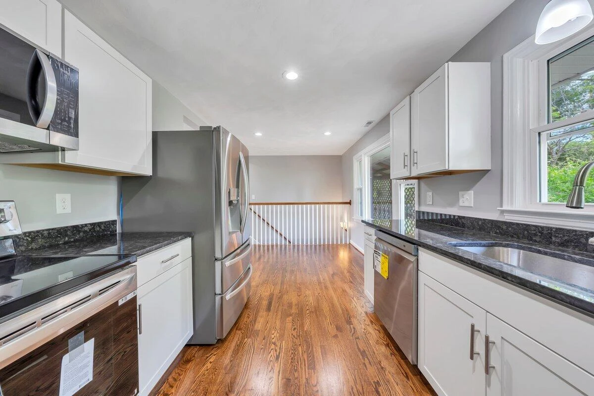 4107 Hazelridge RD - Photo 11