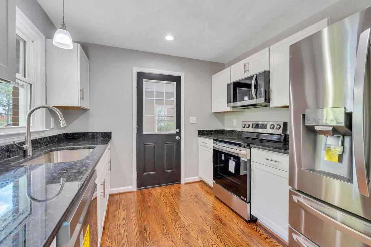 4107 Hazelridge RD - Photo 12