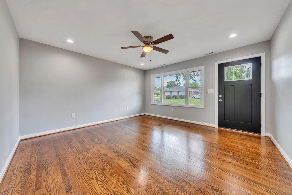 4107 Hazelridge RD - Photo 3