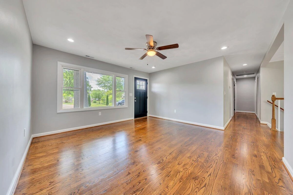4107 Hazelridge RD - Photo 5