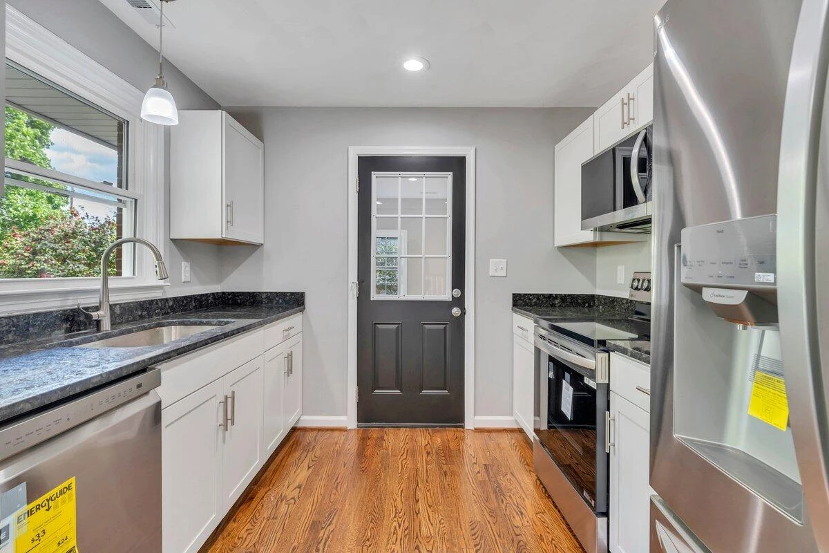 4107 Hazelridge RD - Photo 8