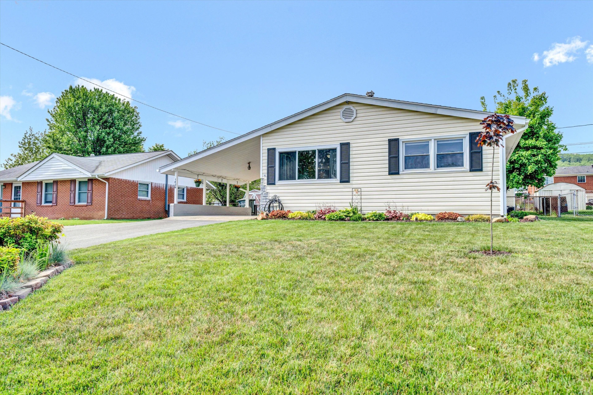 1426 Deacon ST - Photo 2