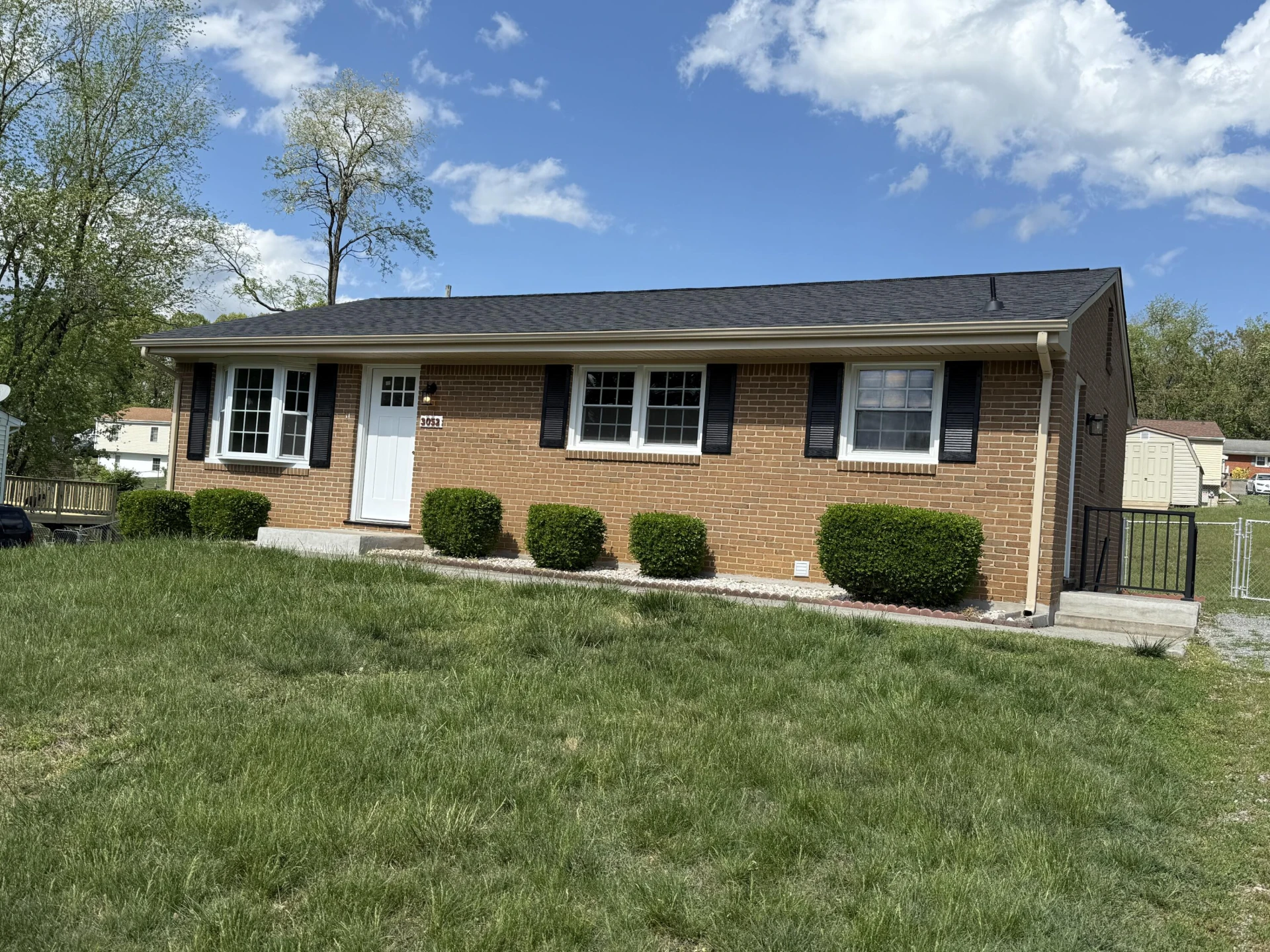 3052 PEBBLE DR - Photo 2