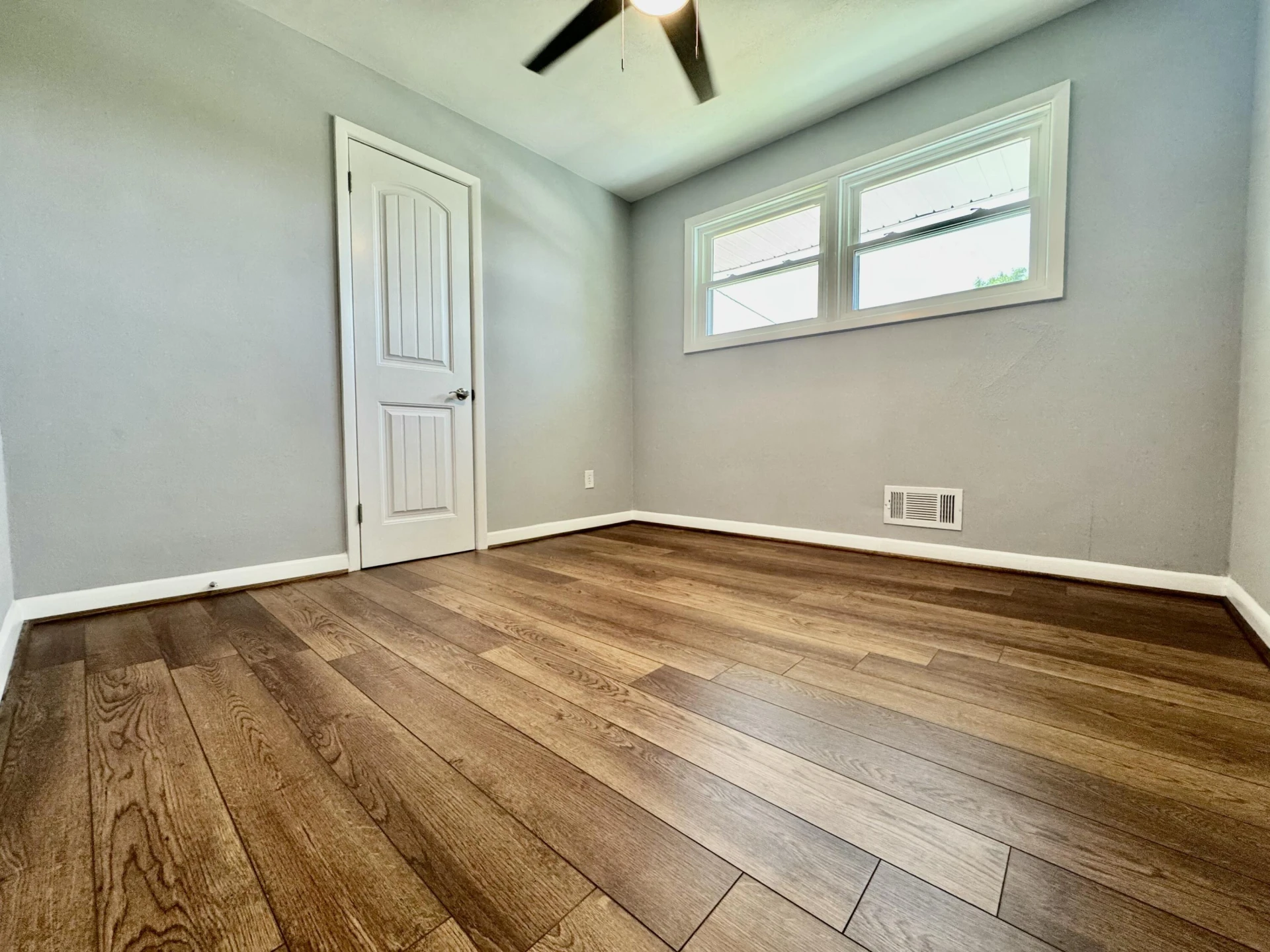 418 Victor AVE - Photo 10
