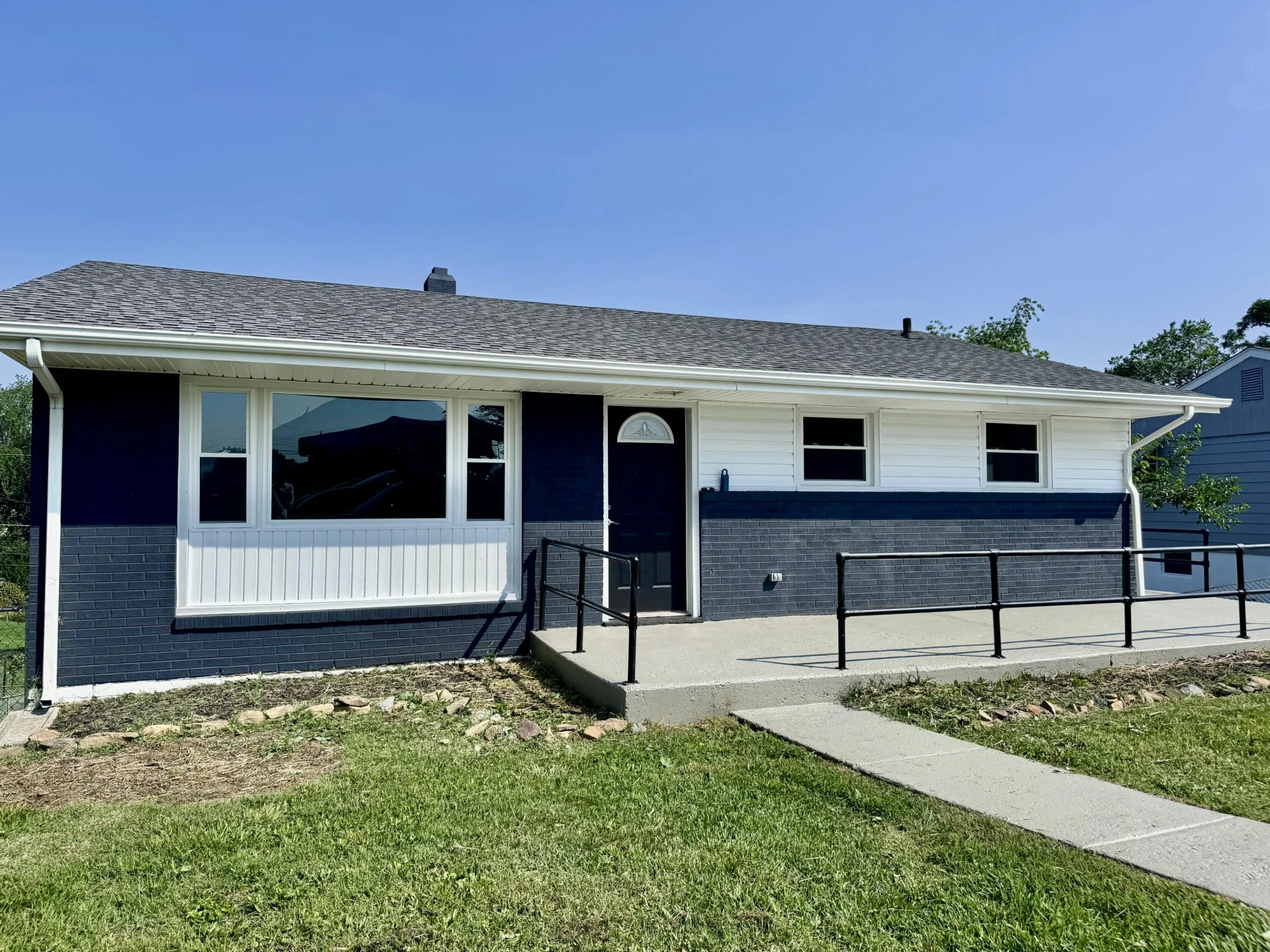 418 Victor AVE - Photo 2