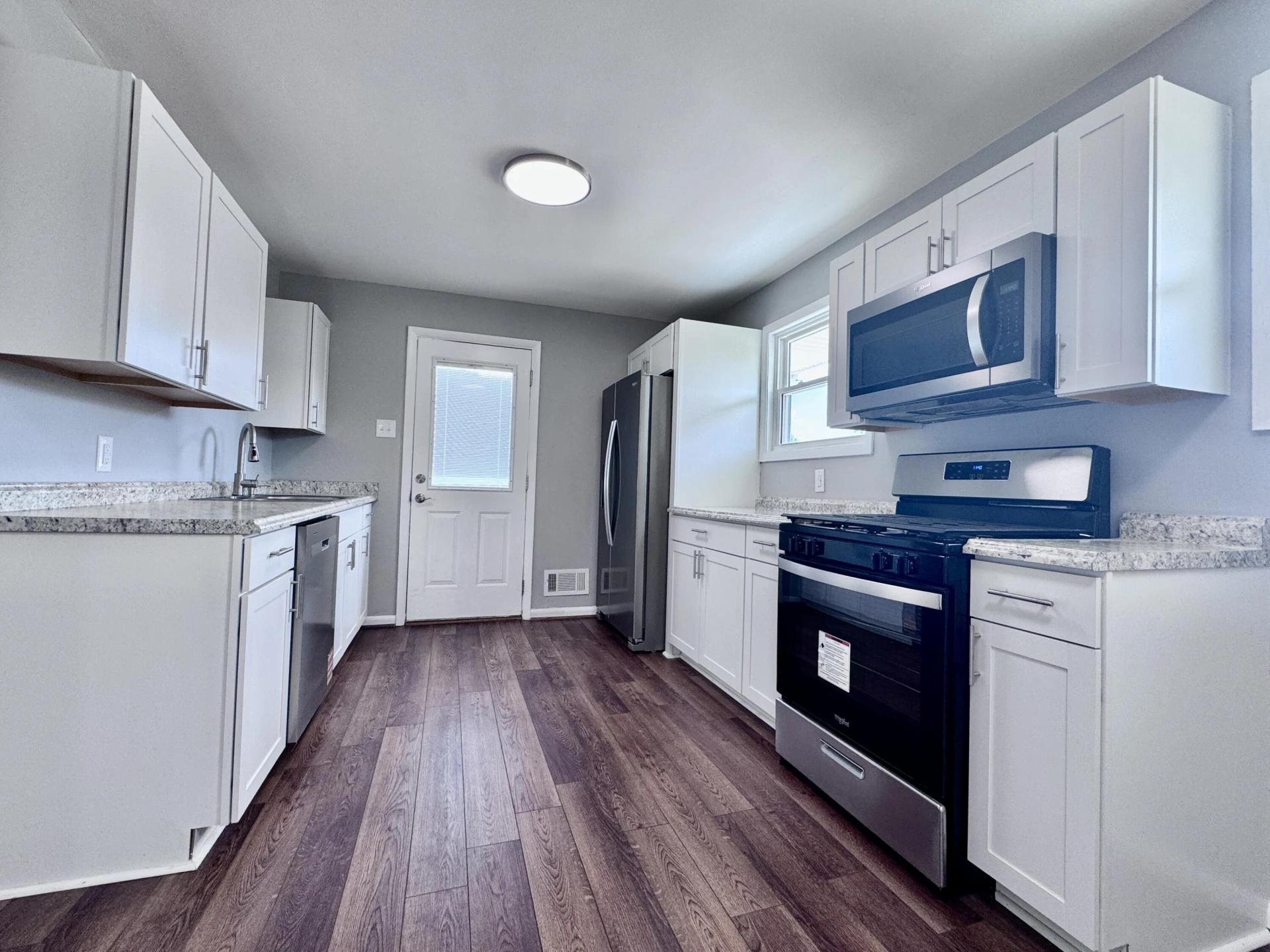 418 Victor AVE - Photo 3