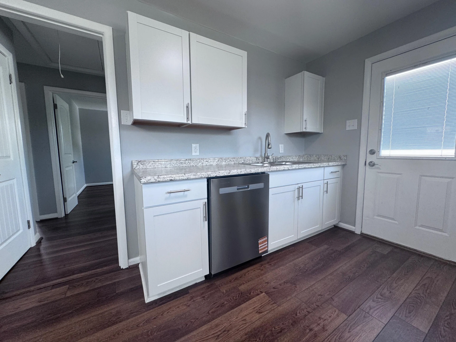 418 Victor AVE - Photo 4
