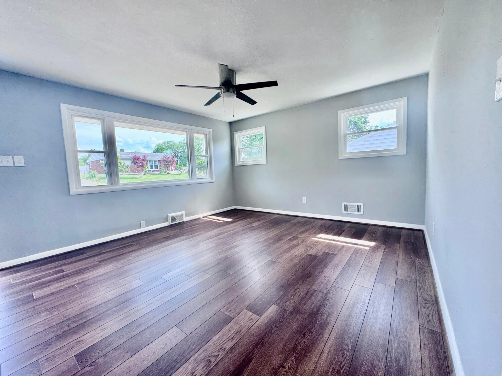 418 Victor AVE - Photo 5
