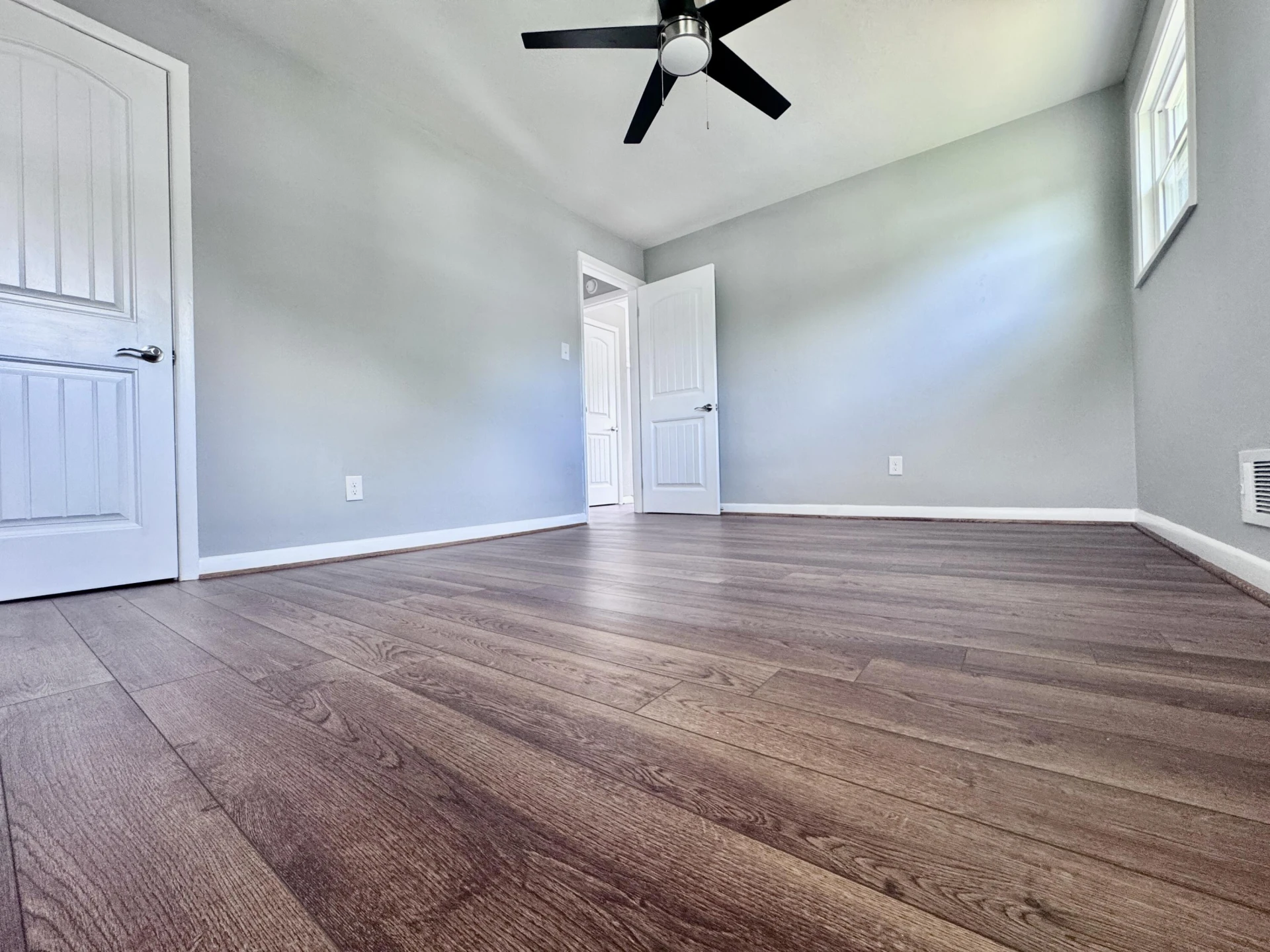 418 Victor AVE - Photo 8