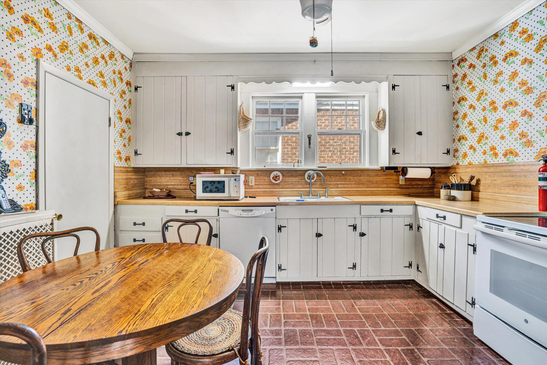 2226 Wycliffe AVE - Photo 16