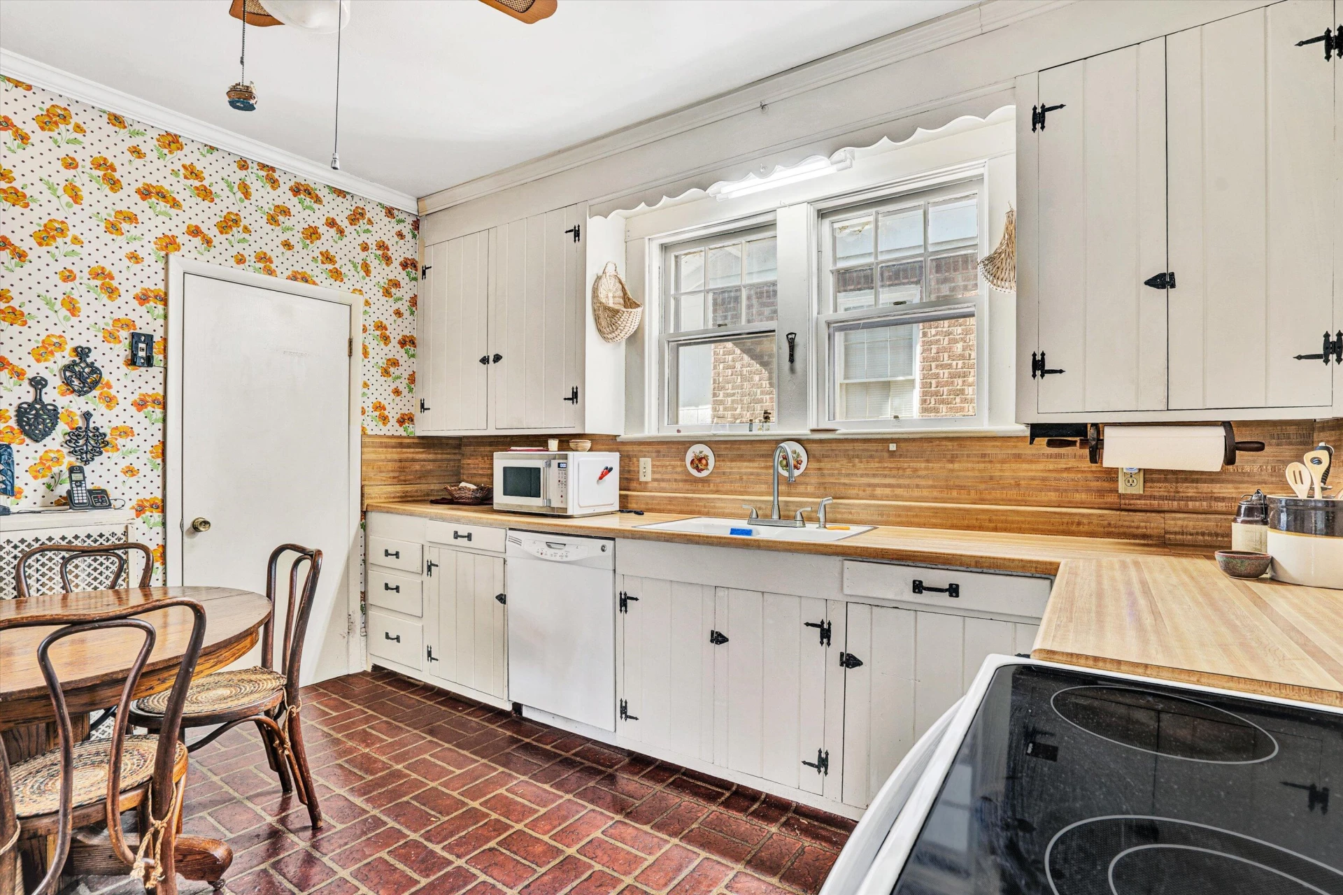 2226 Wycliffe AVE - Photo 17