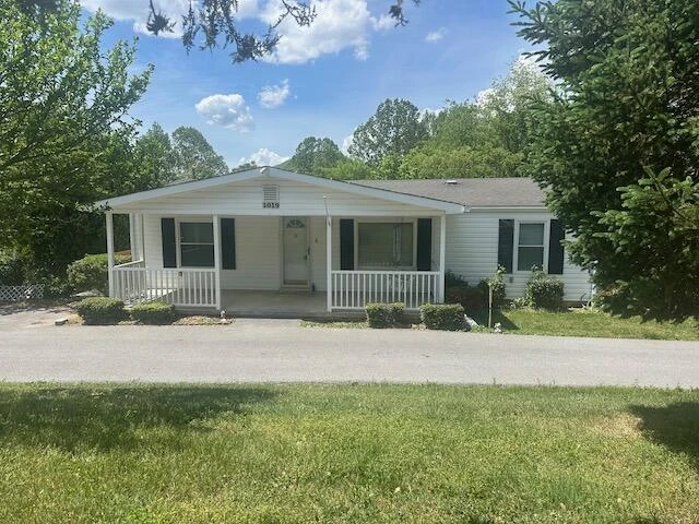 1019 Croker LN - Photo 2