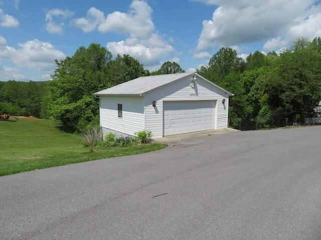1019 Croker LN - Photo 5