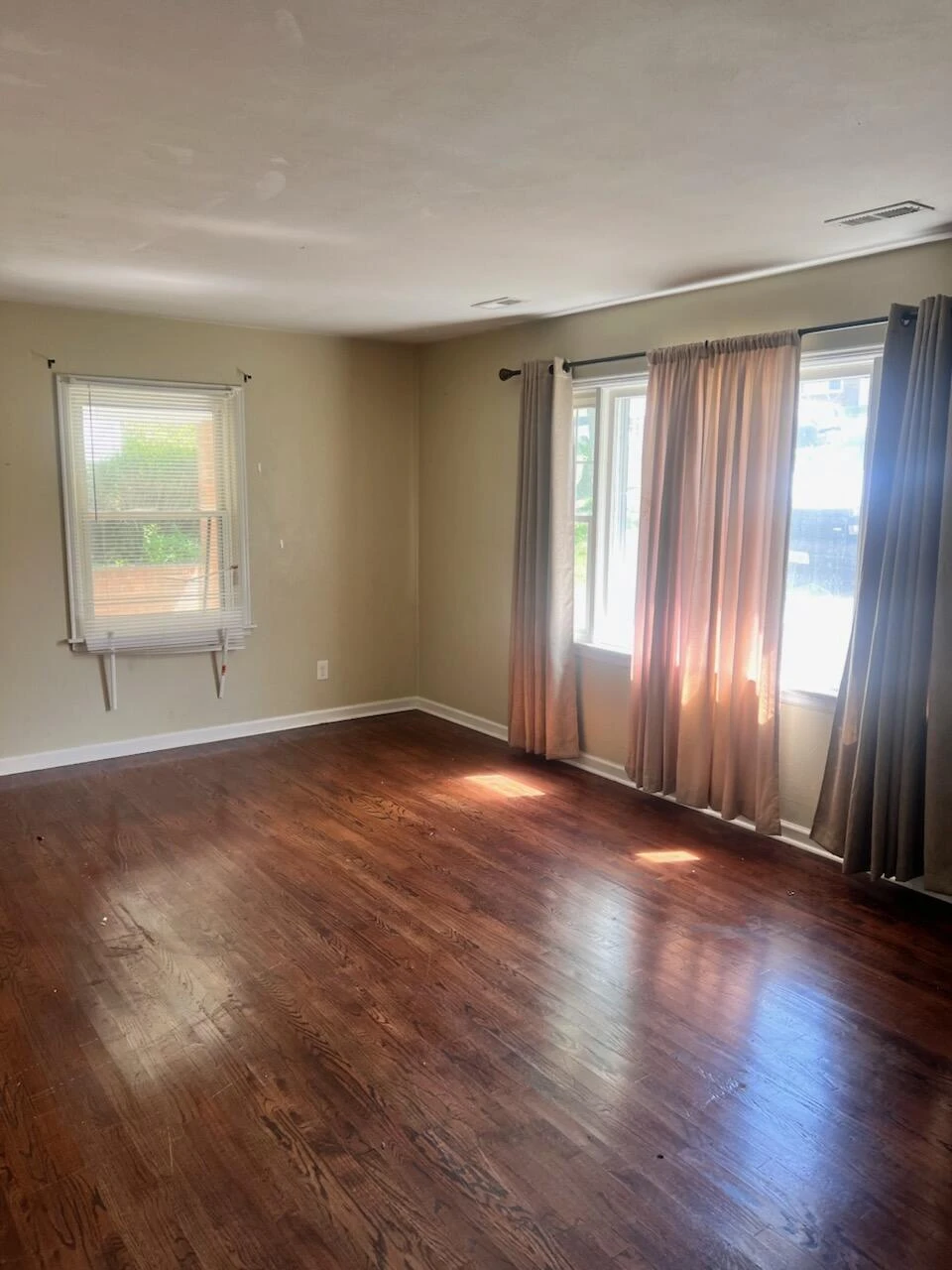 2521 Lakeview DR - Photo 3