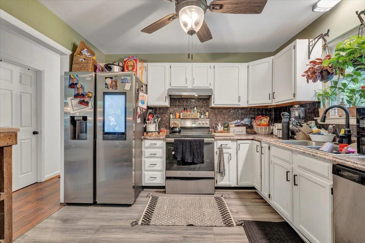 2734 Embassy DR - Photo 15
