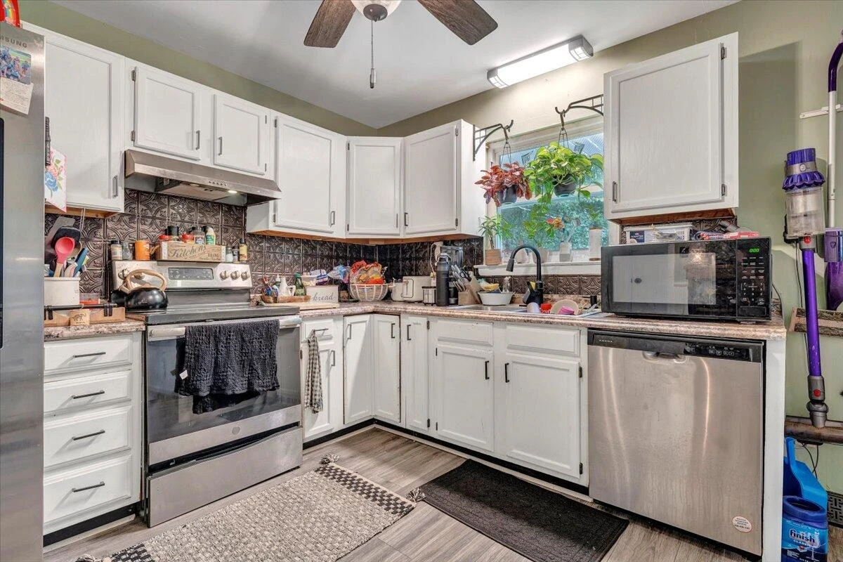2734 Embassy DR - Photo 18