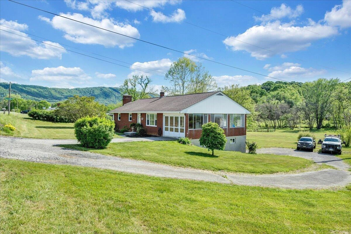 3223 Webster RD - Photo 2