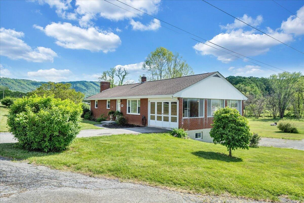 3223 Webster RD - Photo 3