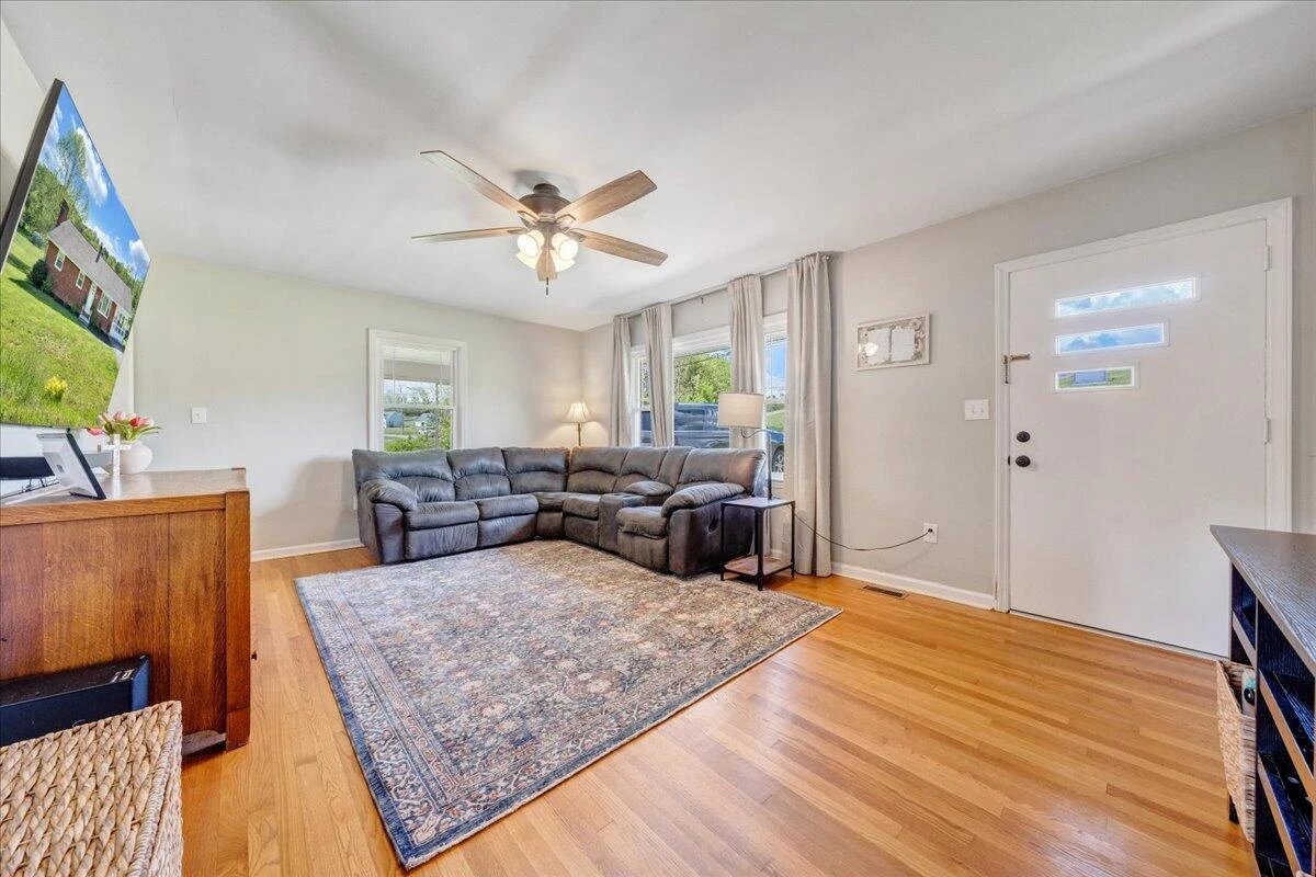 3223 Webster RD - Photo 4