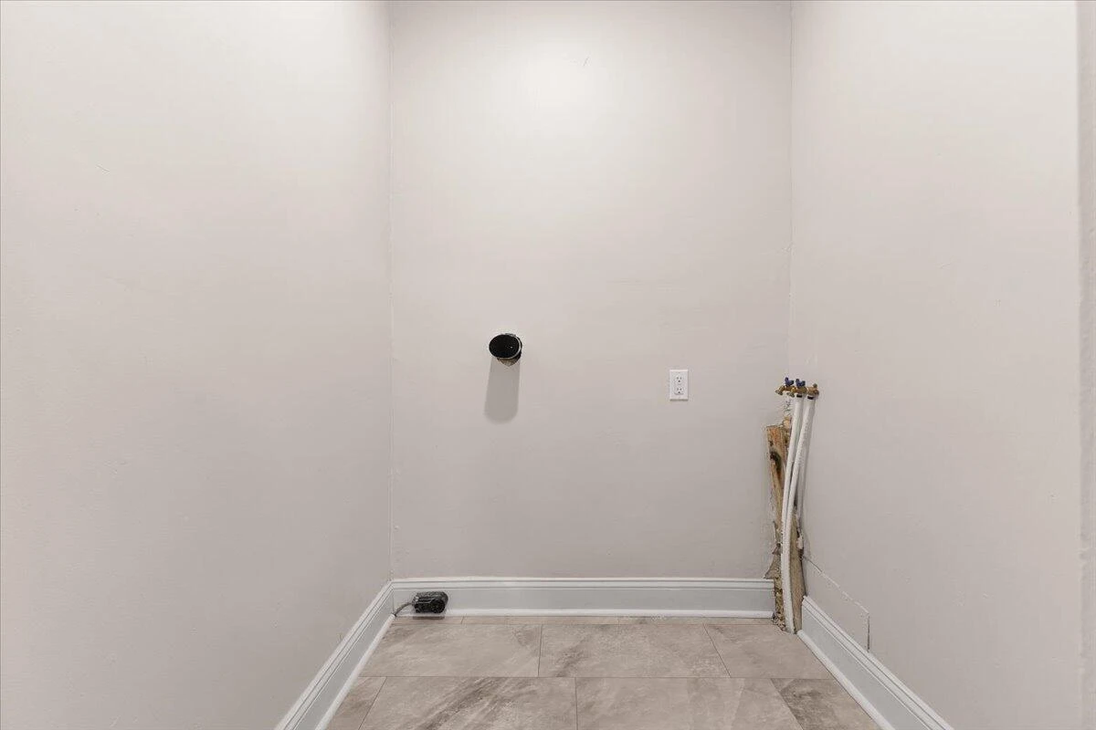 3933 Dakota AVE - Photo 15